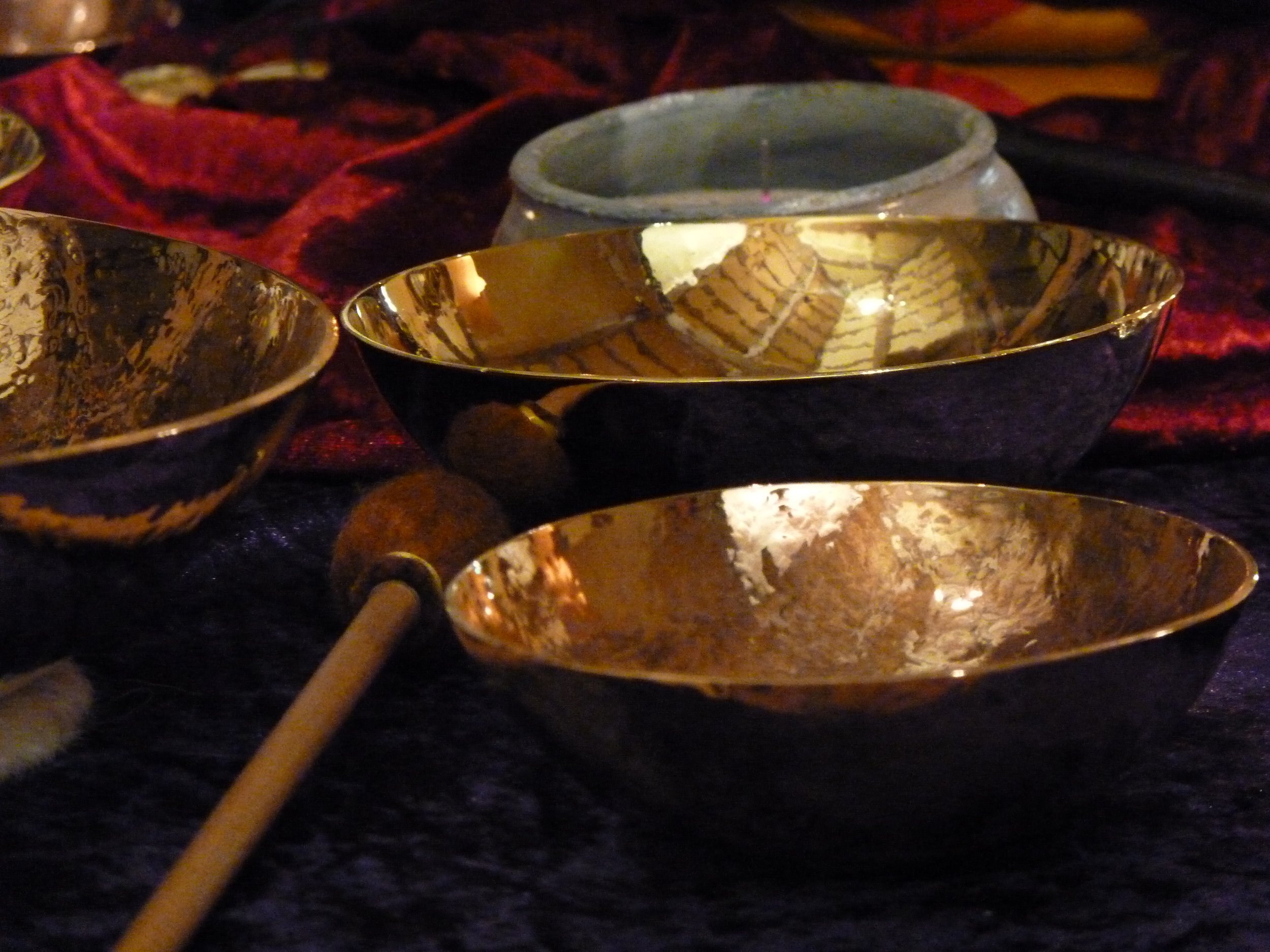 FORGE A SINGING BOWL - EAST SUSSEX